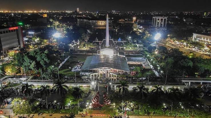 Destinasi wisata ngabuburit surabaya wisata lapangan tugu pahlawan