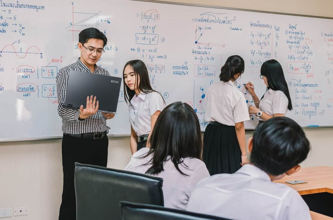 Proses Belajar Mengajar, Tantangan Belajar, Konsentrasi Siswa, Motivasi Belajar, Interaksi Guru Siswa, Metode Pembelajaran, Kendala Pendidikan, Solusi Belajar, Teknologi dalam Pembelajaran