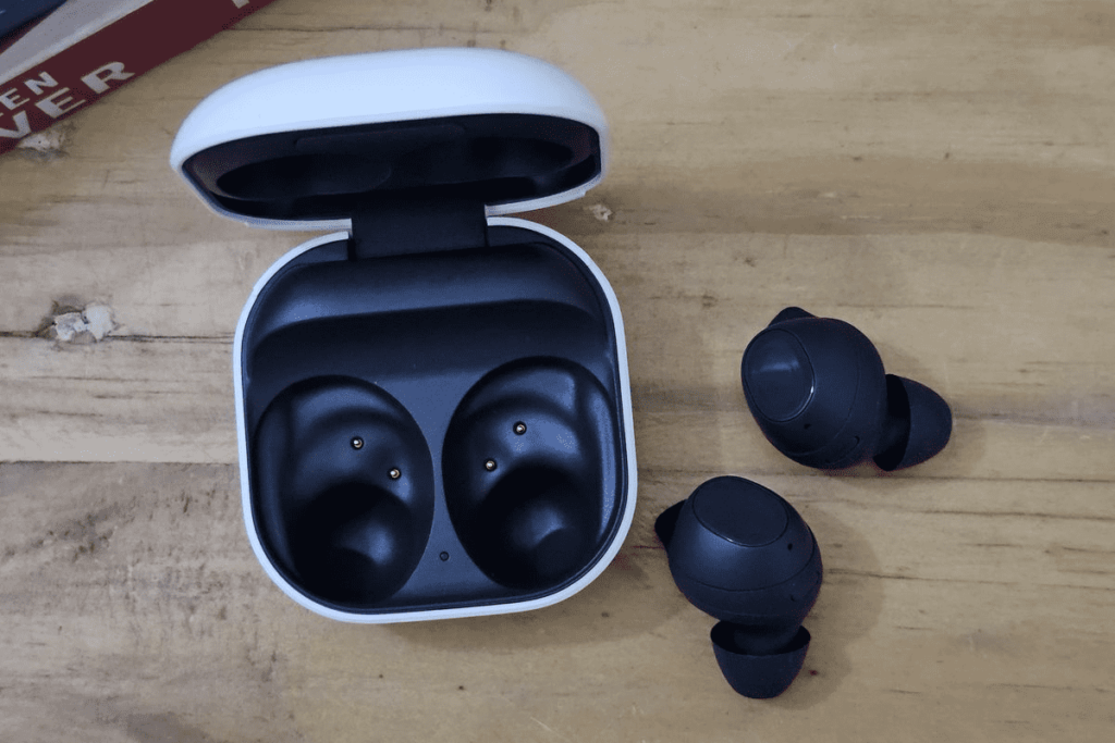 headset bluetooth mati sebelah kiri, masalah headset bluetooth, solusi headset mati sebelah kiri, koneksi bluetooth error, headset tidak berfungsi, reset headset bluetooth, perbaiki headset mati sebelah kiri