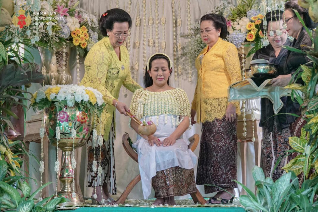 Tradisi Suku Jawa, budaya Jawa, upacara adat Jawa, slametan Jawa, mitoni, pernikahan adat Jawa, kejawen, wayang kulit, unggah-ungguh