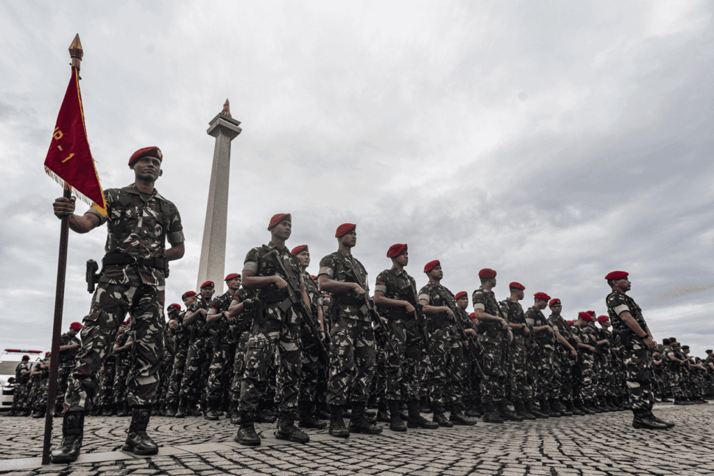 Angkatan Bersenjata, pertahanan negara, militer Indonesia, keamanan nasional, modernisasi TNI, bela negara, peran TNI