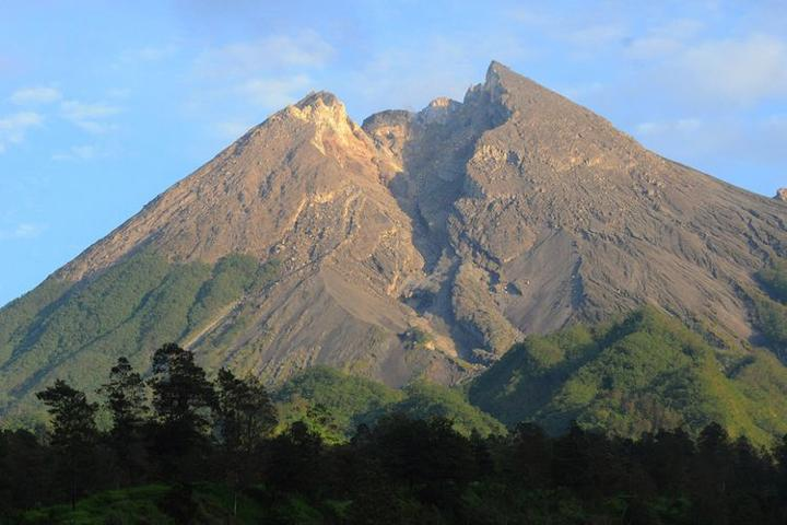 Misteri Gunung Merapi, Gunung Merapi, Letusan Merapi, Fenomena Gaib Merapi, Budaya Jawa Merapi, Erupsi Merapi