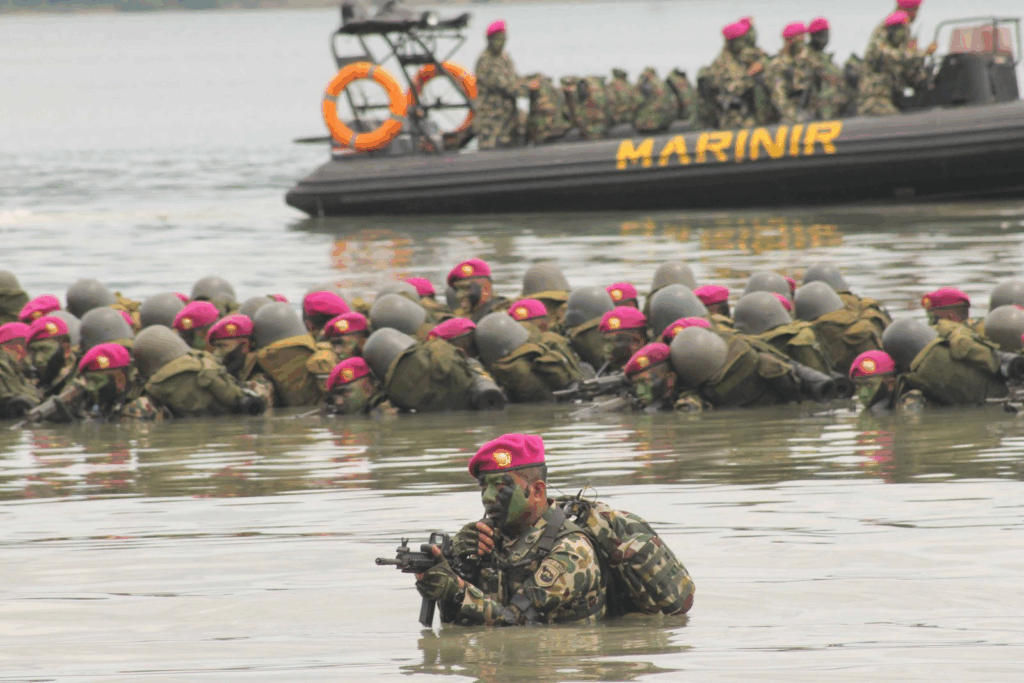 marinir adalah, pasukan elit TNI AL, tugas marinir, pelatihan marinir, operasi marinir, keahlian marinir, marinir indonesia, korps marinir