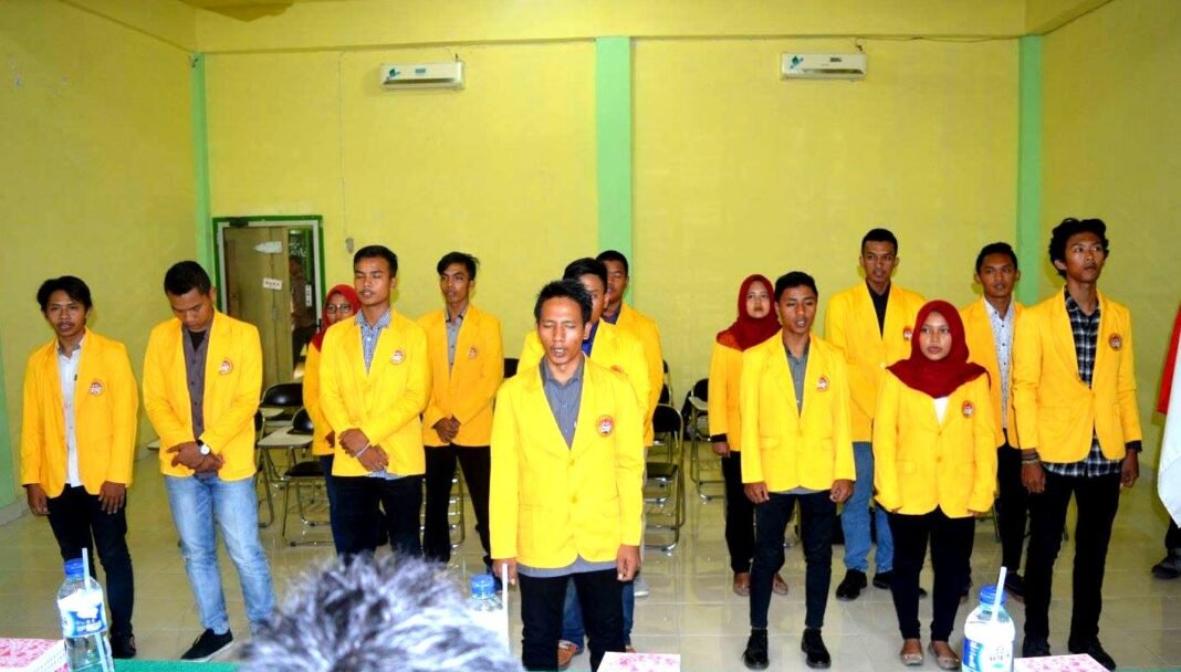 arti almamater adalah
