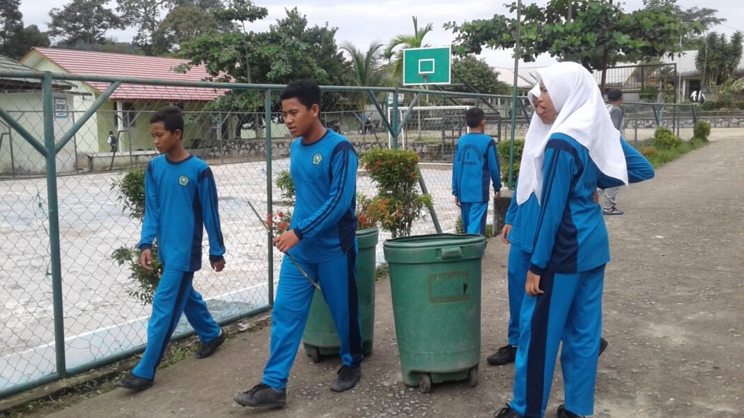 bentuk tanggung jawab di sekolah