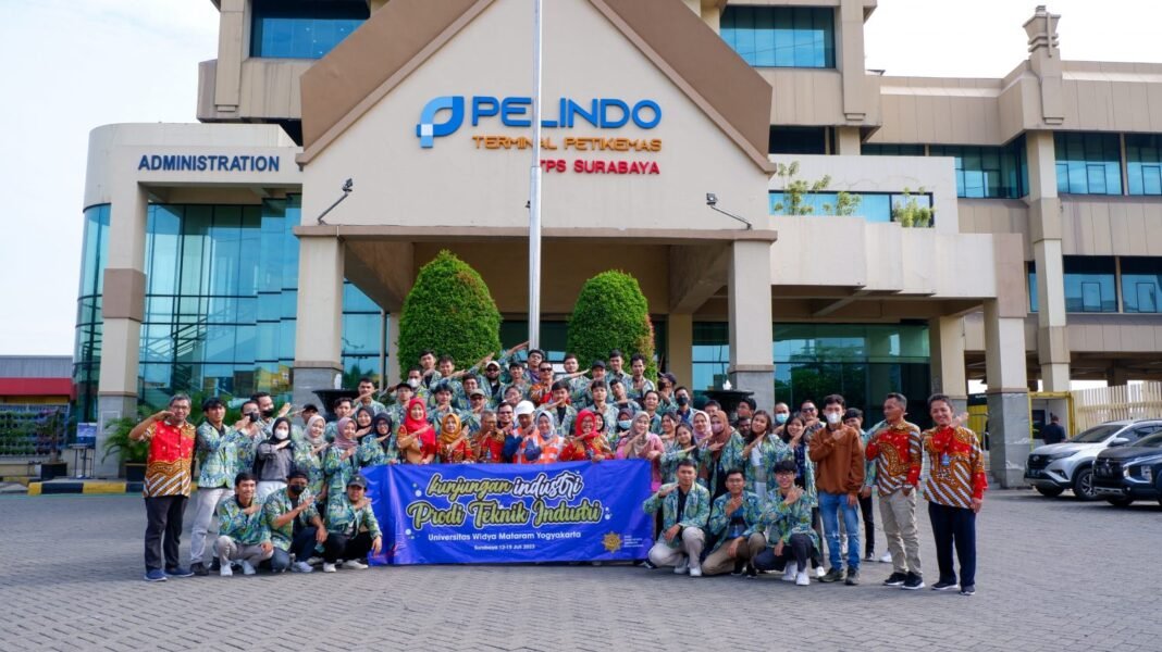 Mengapa Kunjungan Industri Adalah Hal Wajib Bagi Siswa?