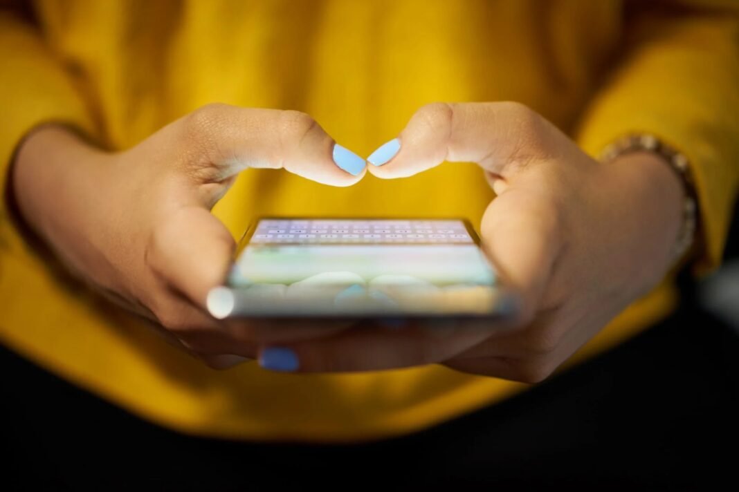 Kegunaan Handpone sebagai Motor Ekonomi Digital