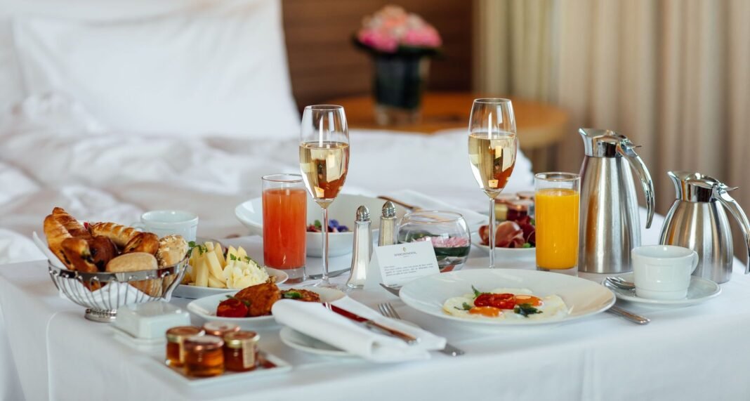 Alur Kerja di Balik Layar Room Service Adalah Proses yang Cepat