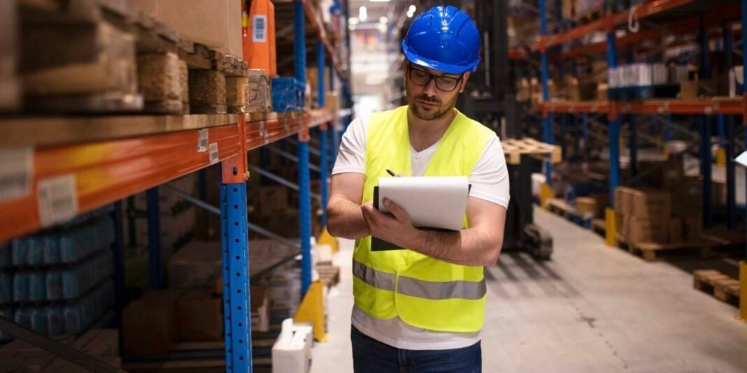 Mengapa Peran Staff Logistik Adalah Fondasi Perusahaan?