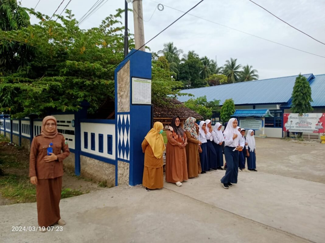 Dampak Positif Tugas Guru Piket Terhadap Lingkungan Belajar