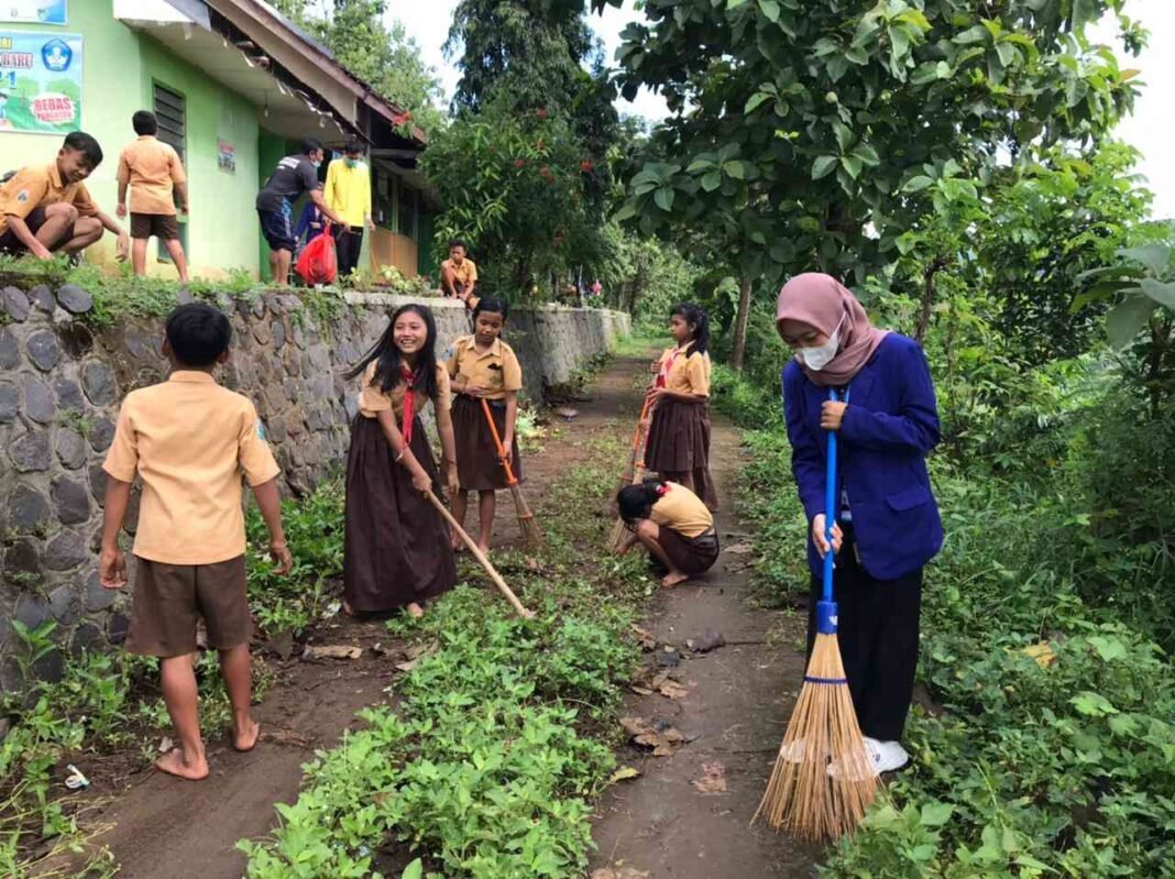Mengapa Manfaat Kerja Bakti di Sekolah Sangat Krusial?