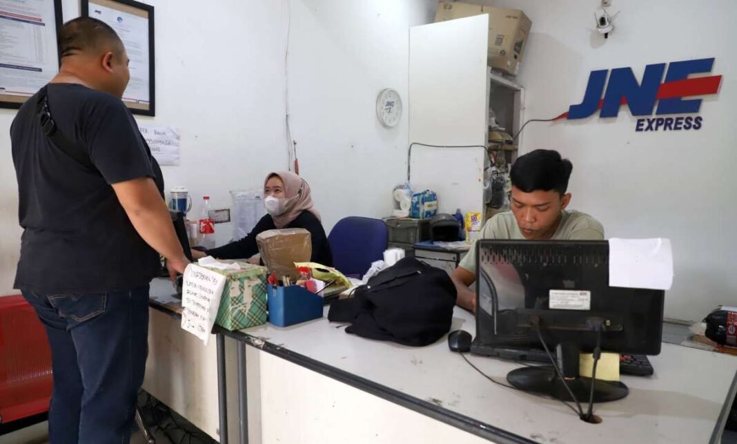 Memahami Lebih Dalam Apa Itu JNE dan Sejarah Ringkasnya