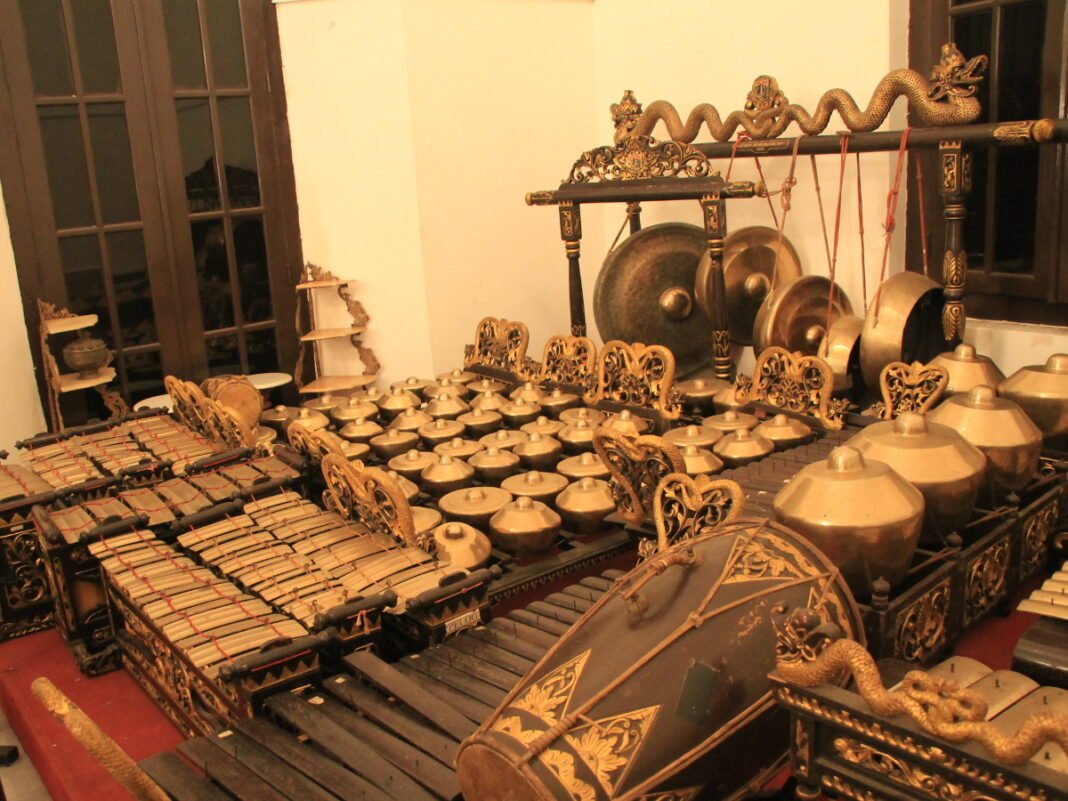Menelusuri Akar Sejarah Musik Karawitan